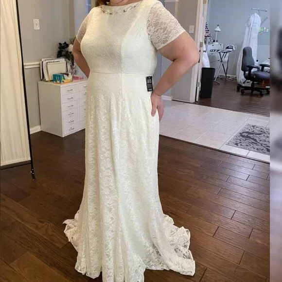 Torrid Wedding Dress Ivory Lace Short Sleeve Fit & Flare Stretchy Train Bride - Picture 5 of 10